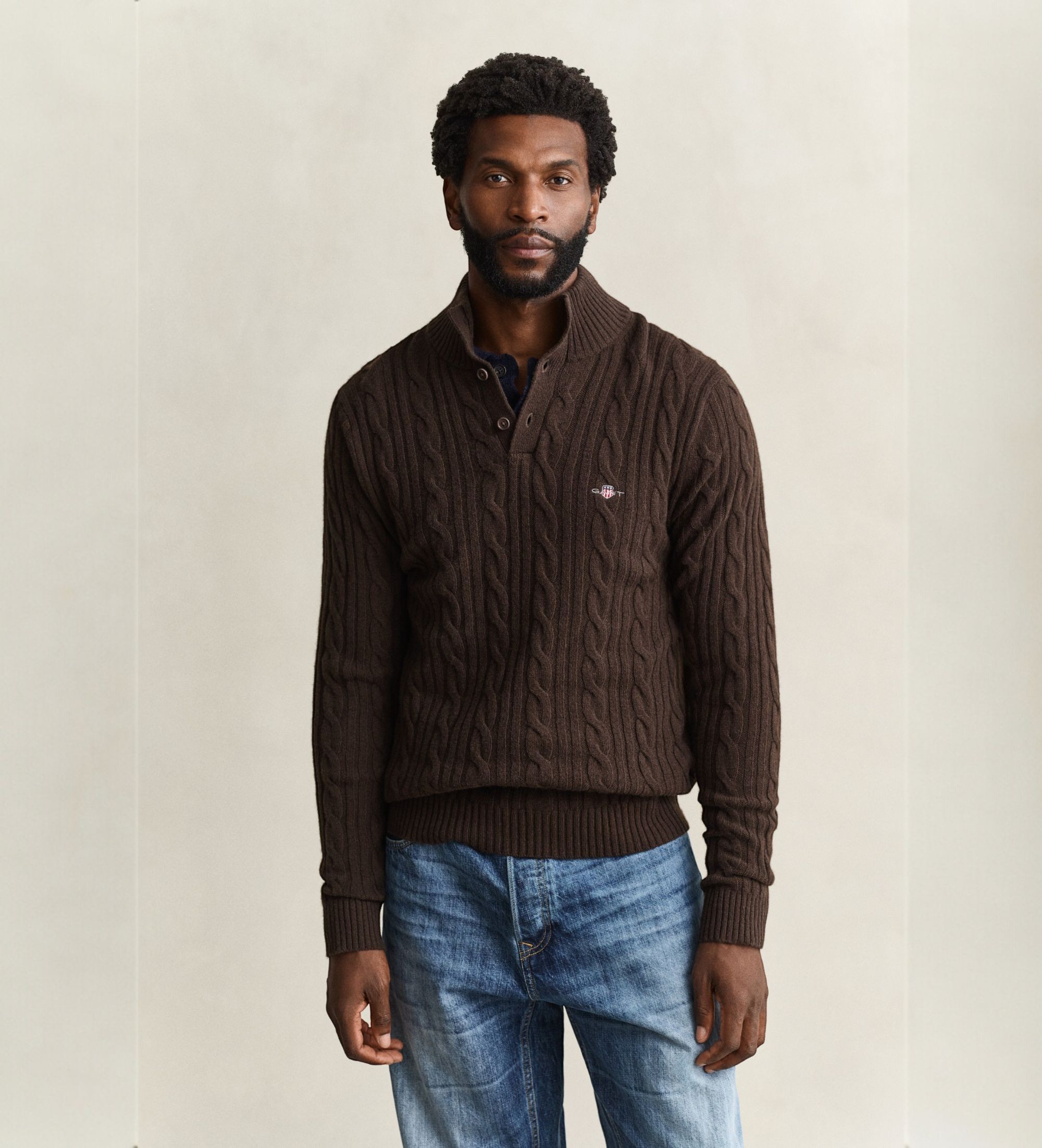 Zopfmuster-Pullover mit halber Knopfleiste in Braun