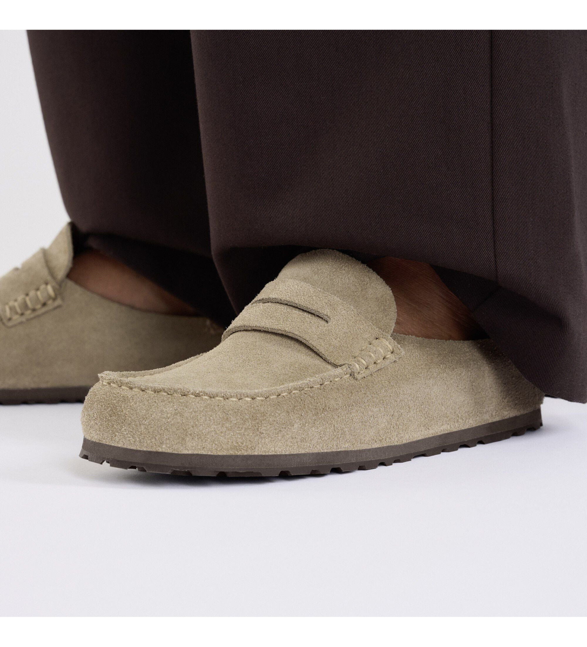 Birkenstock Sabots Naples en cuir enveloppé taupe