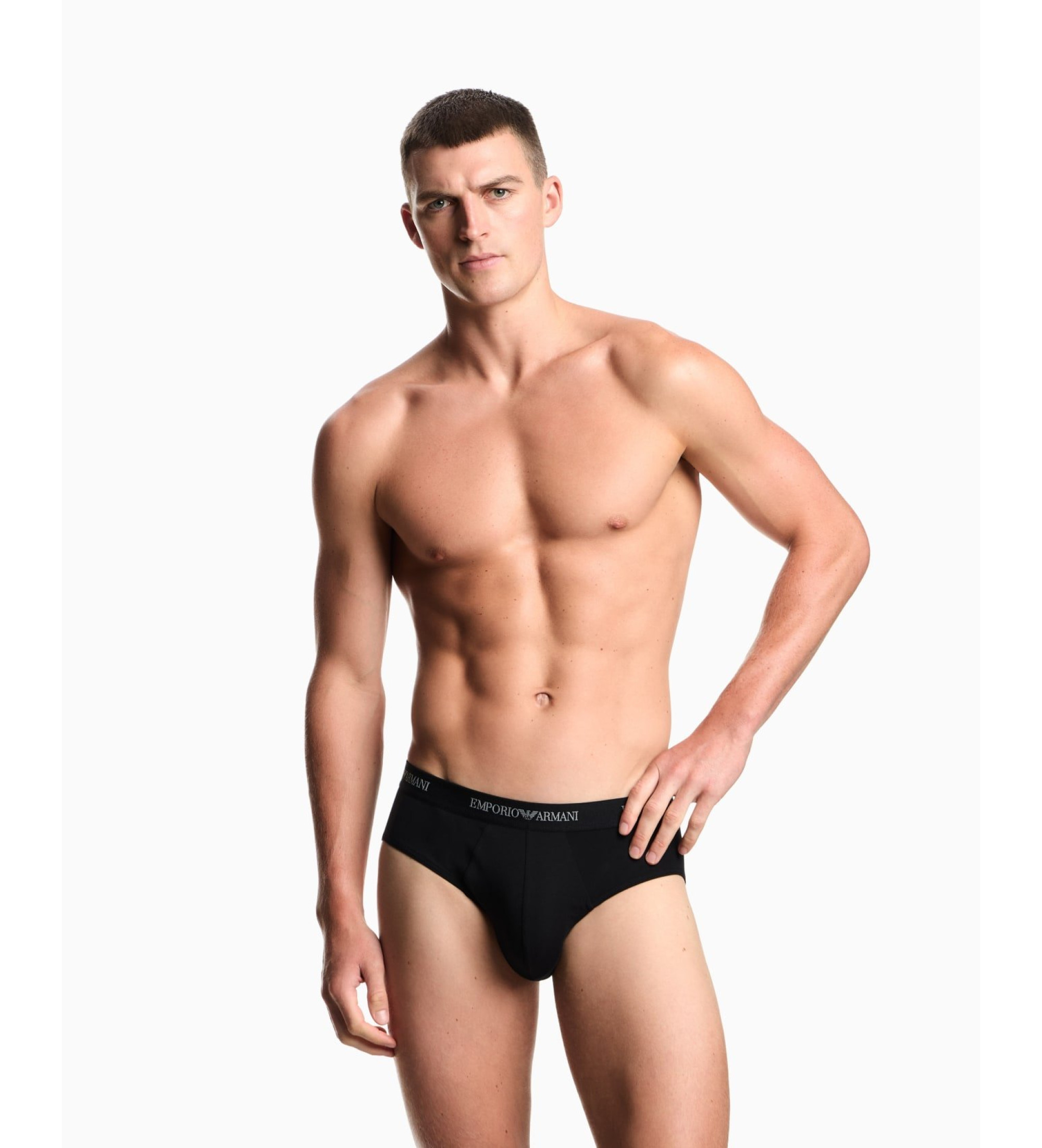 Emporio Armani Lot de 3 slips noirs en maille extensible Emporio Armani Lot de 3 slips noirs en maille extensible