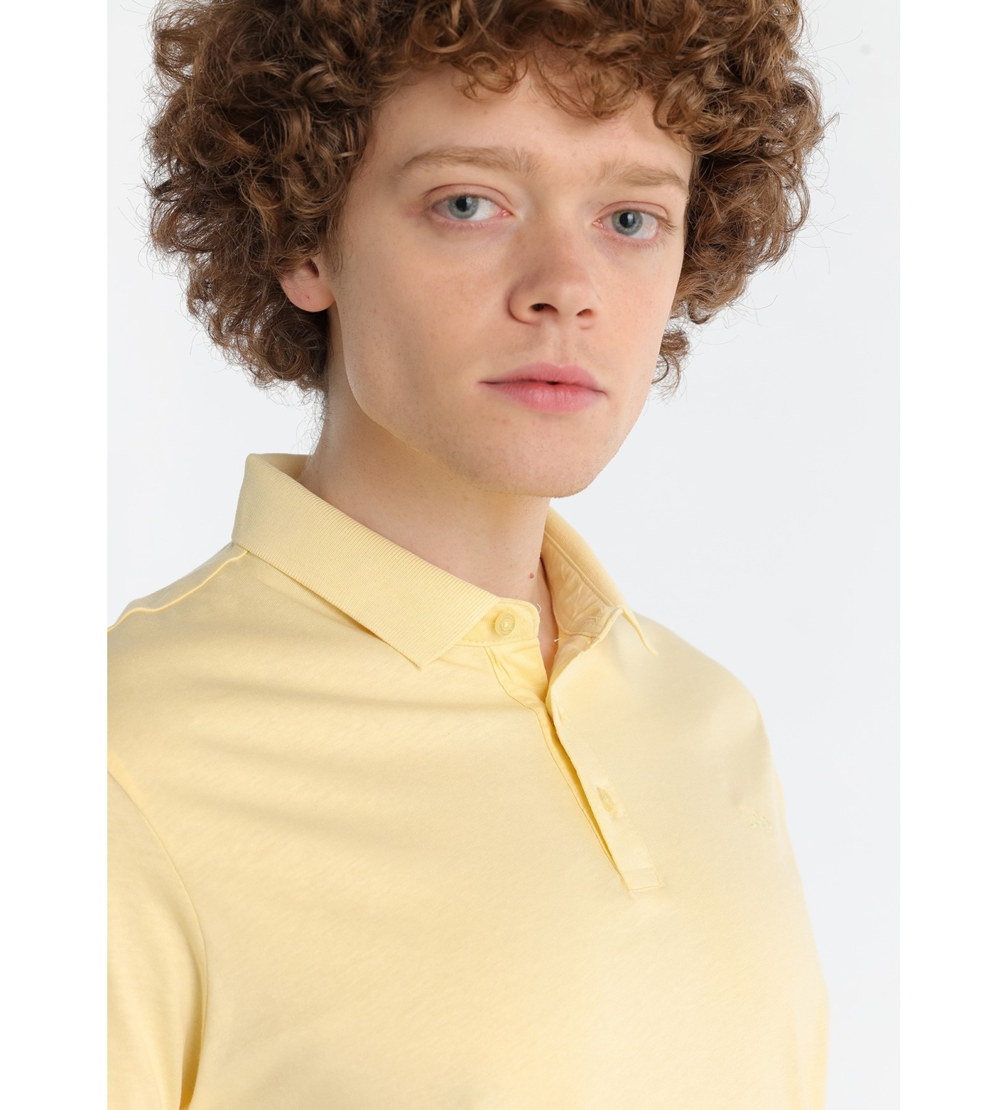 Lois Jeans Polo avec broderie jaune