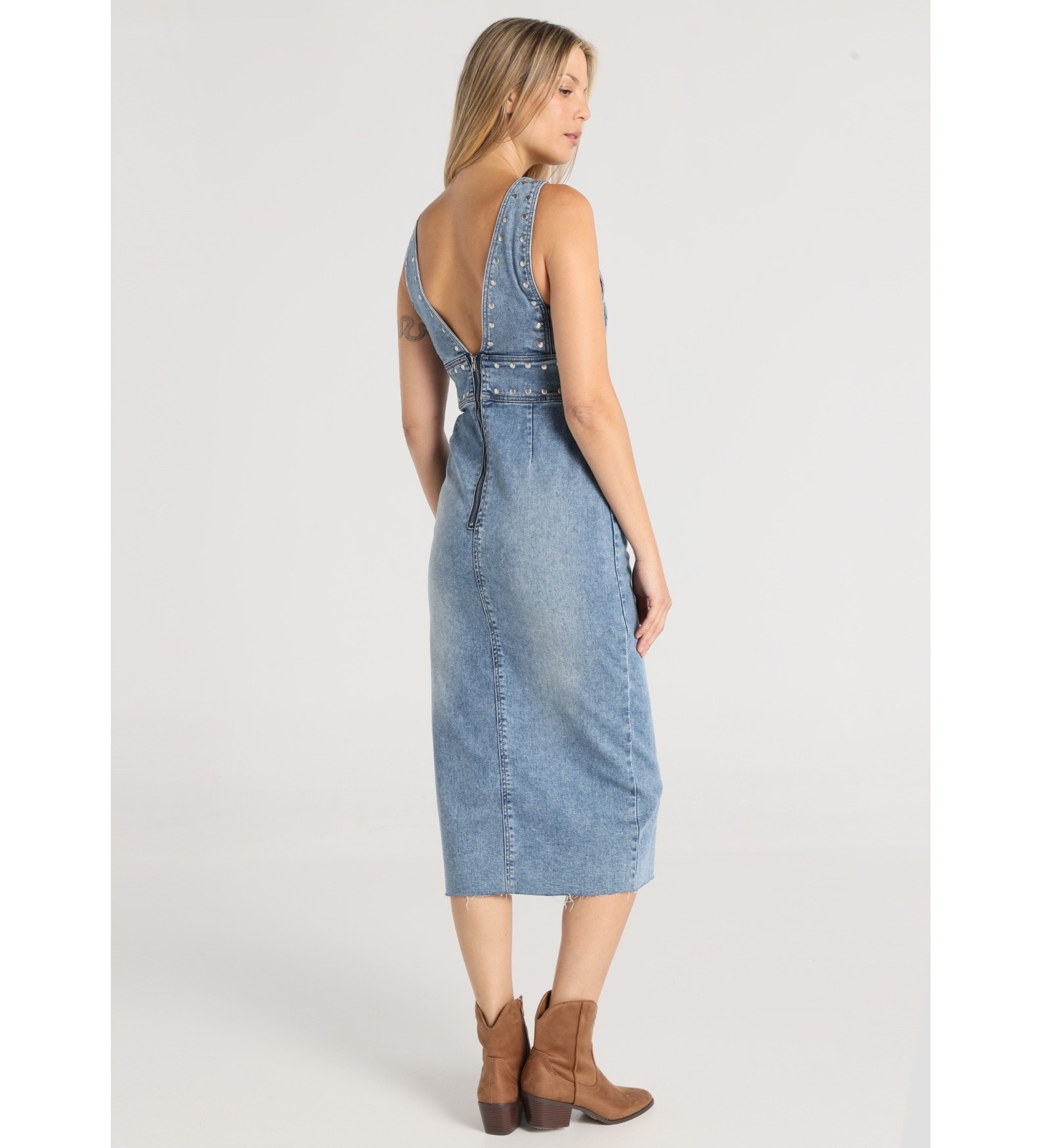 Lois Jeans Kjole med krydsede stropper og bl nitter