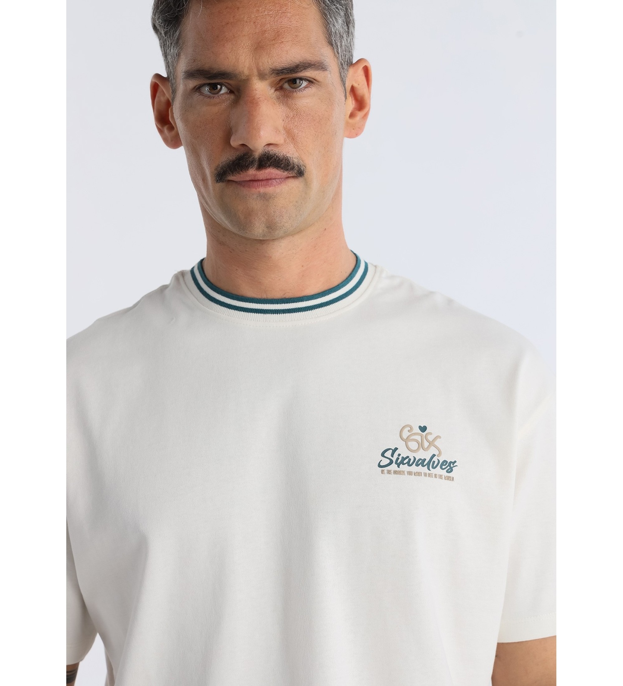 Six Valves T-shirt branca com contraste