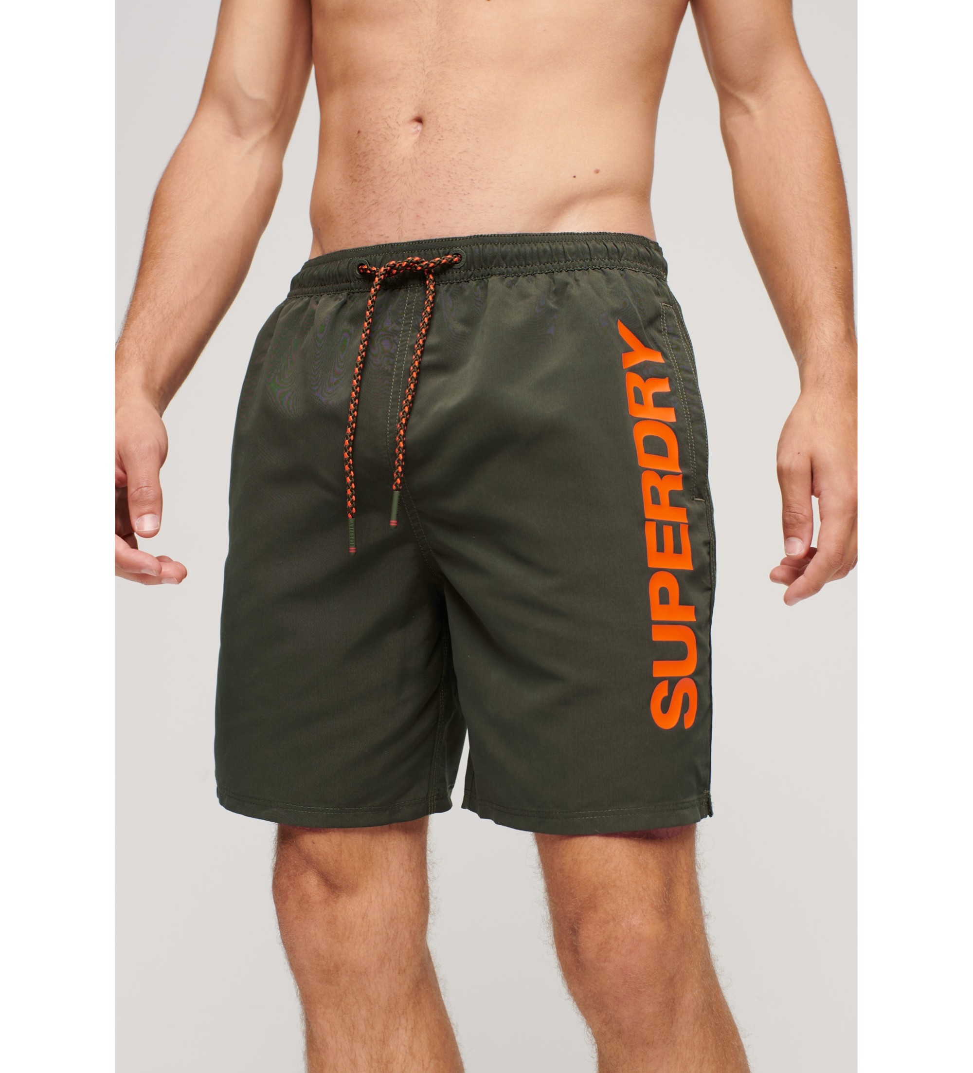 Superdry Badedragt af genbrugsmateriale med grn sportsgrafik