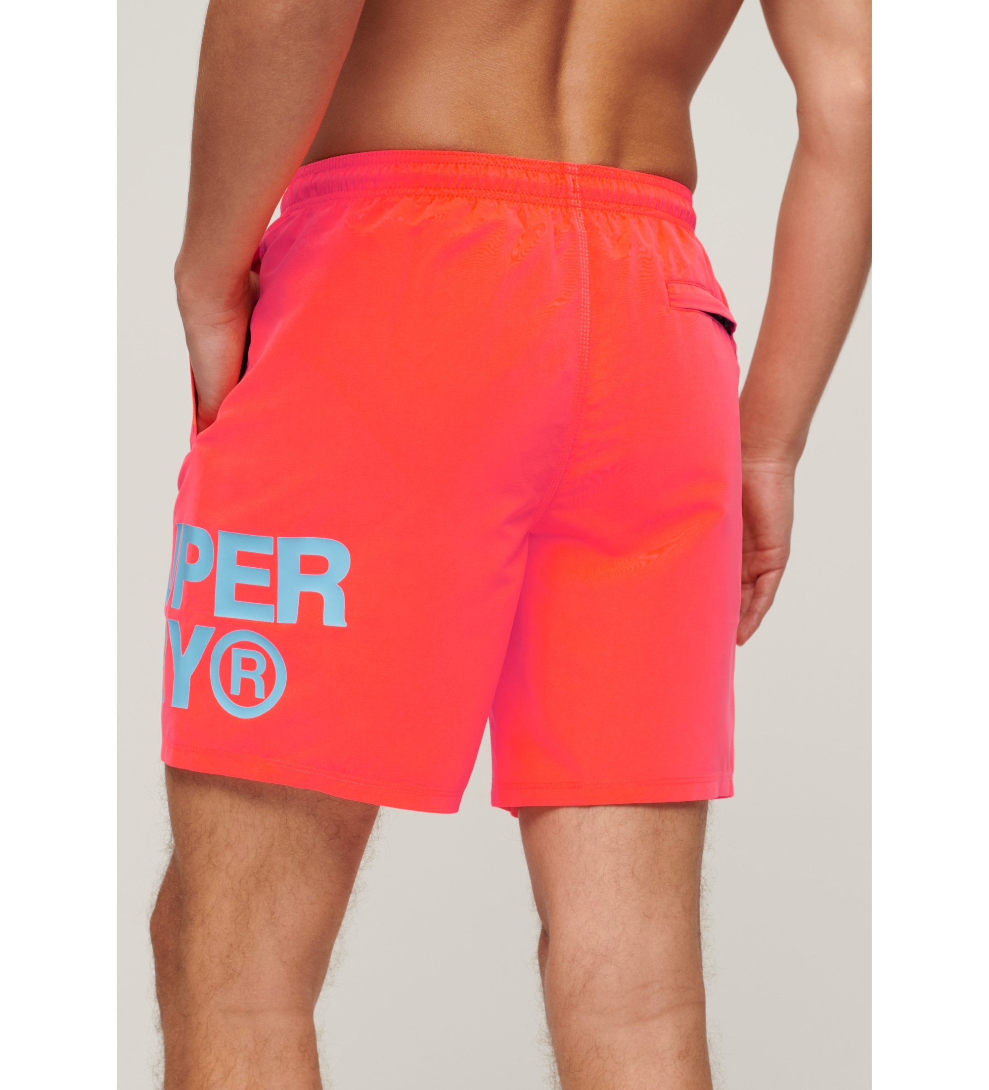 Superdry Costume da bagno sportivo con logo corallo da 17 pollici