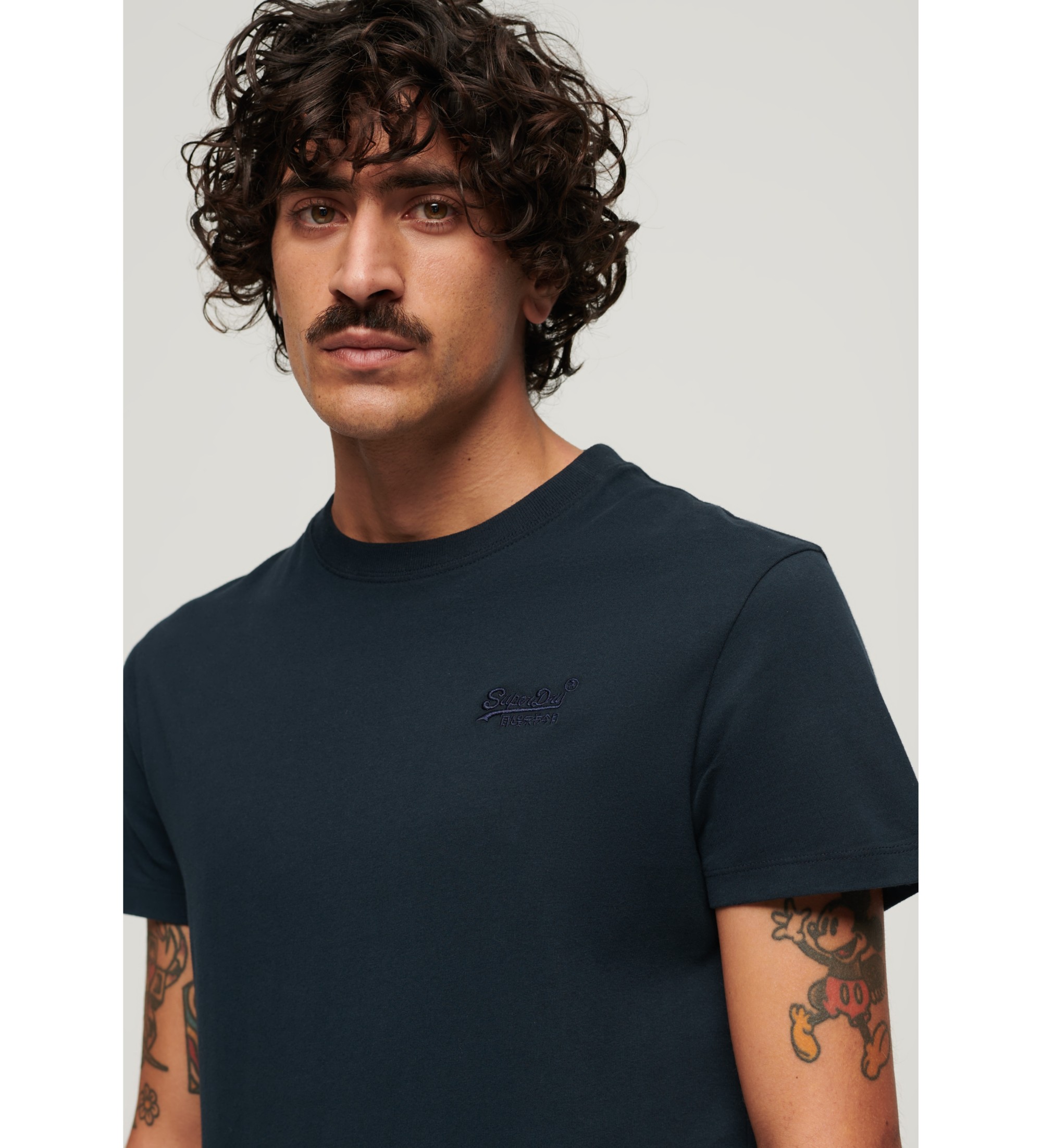 Superdry T-shirt med logo Essential navy Superdry T-shirt med logo Essential navy