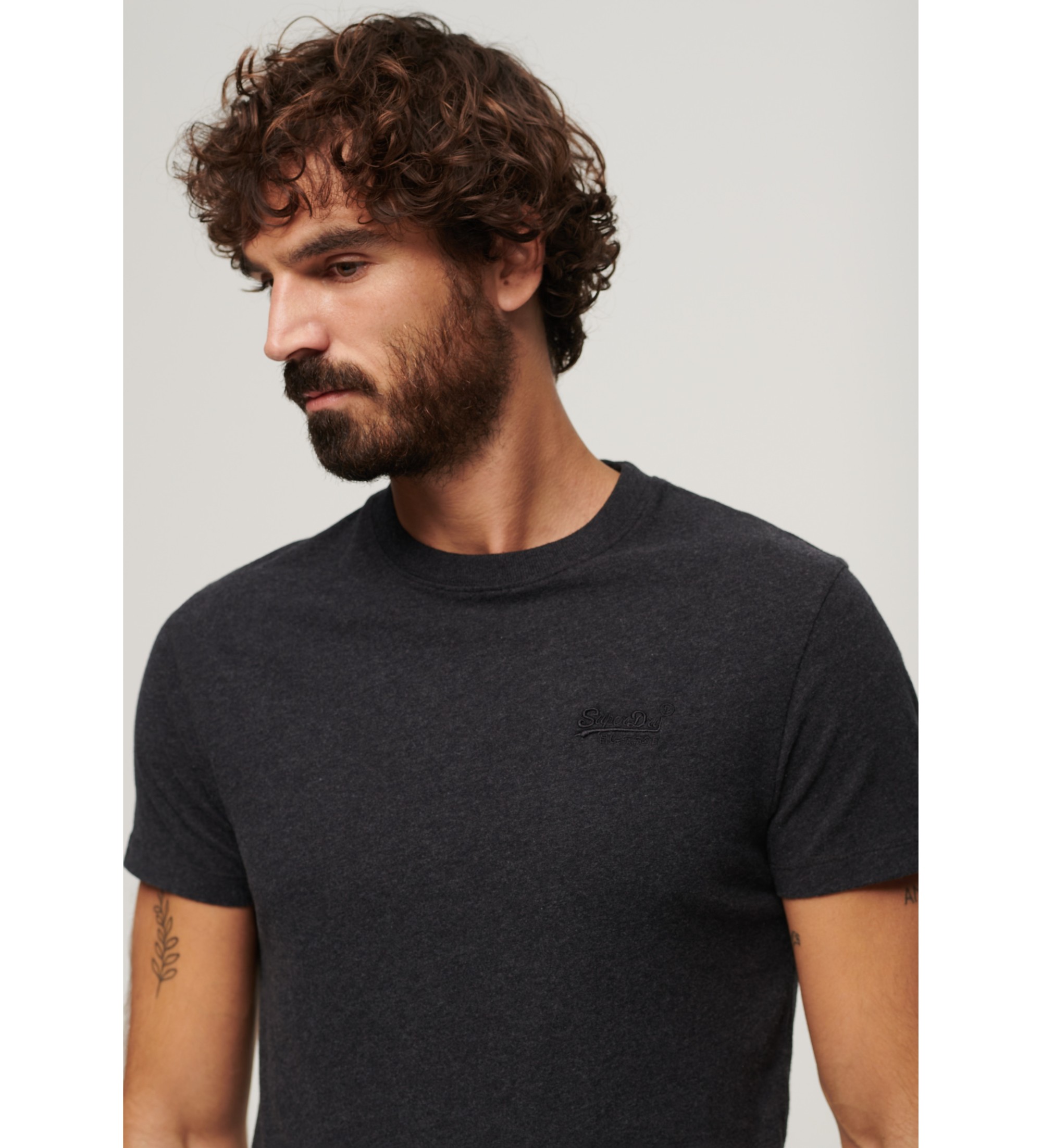 Superdry T-shirt med logo Essential sort Superdry T-shirt med logo Essential sort