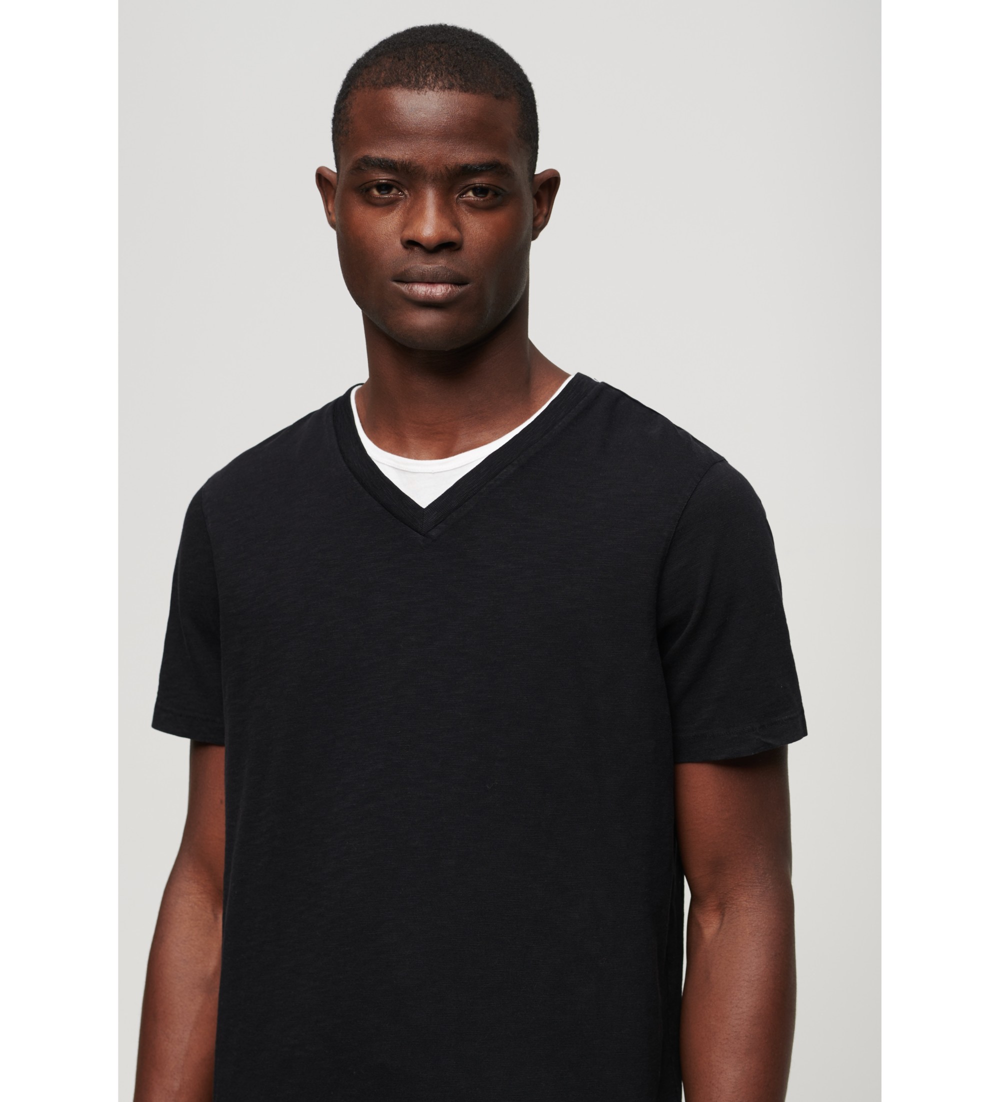 Superdry T-shirt noir à col en V avec flammes