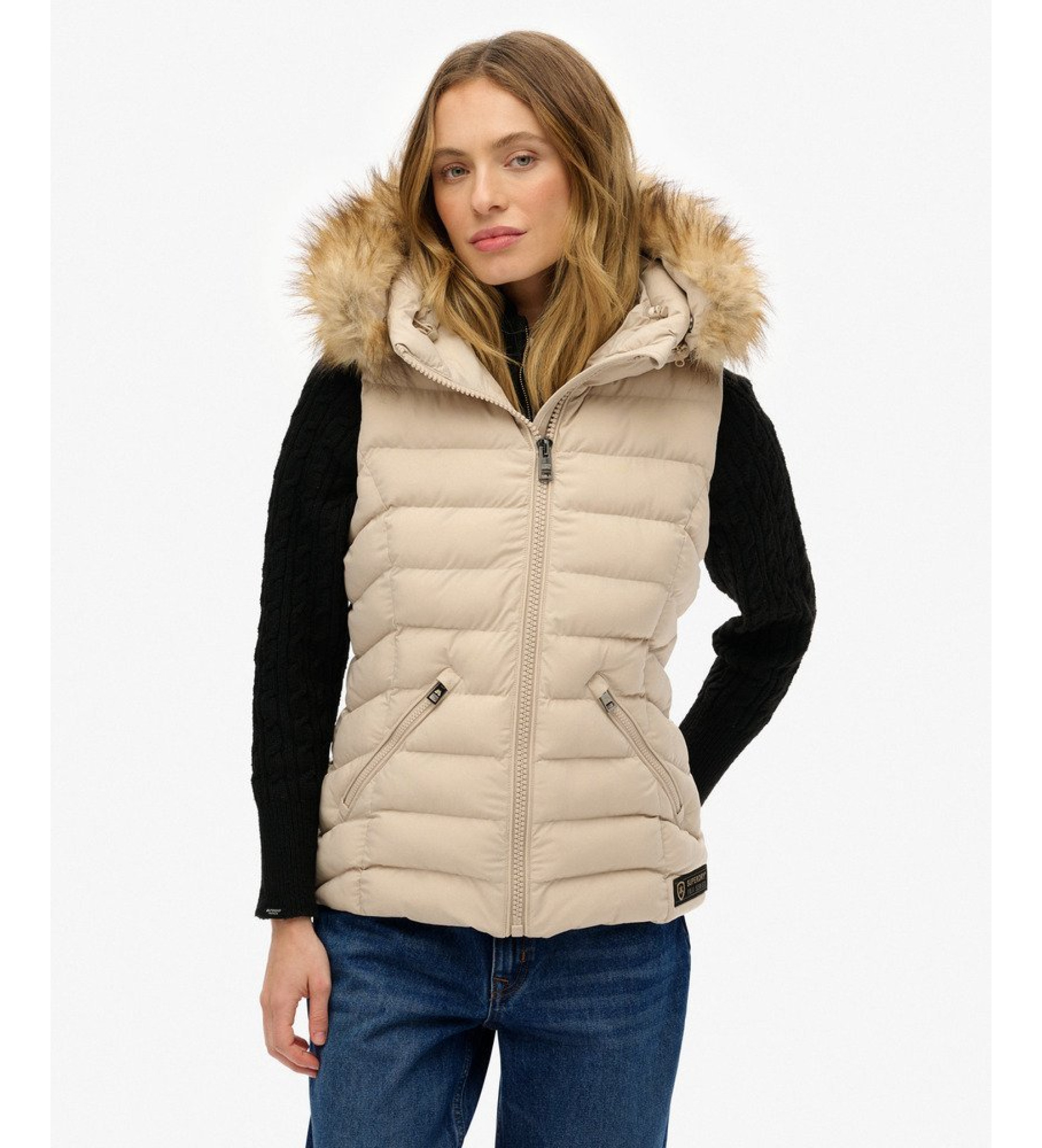 Superdry Gilet Fuji en fausse fourrure beige Superdry Gilet Fuji en fausse fourrure beige