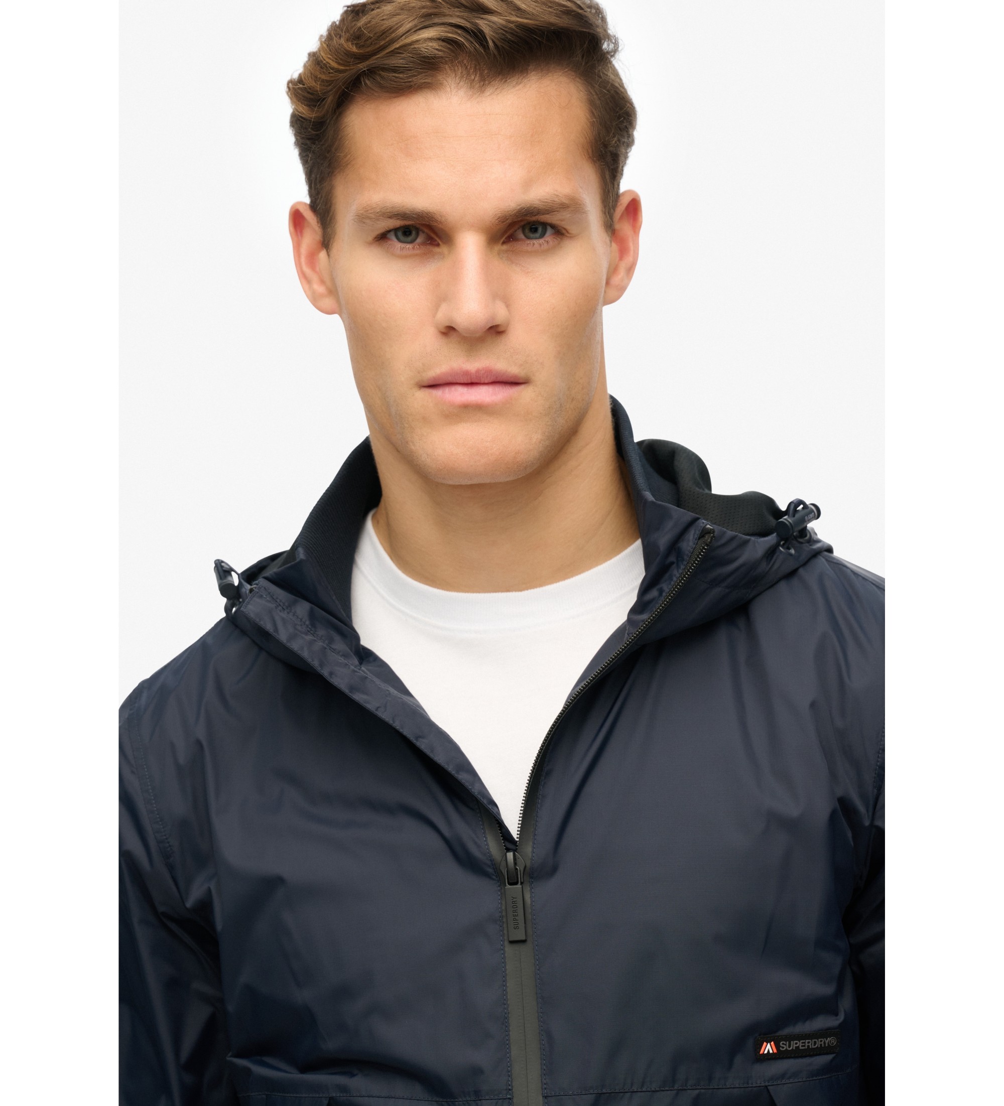 Superdry Vetrovka s kapuco in logotipom mornarice