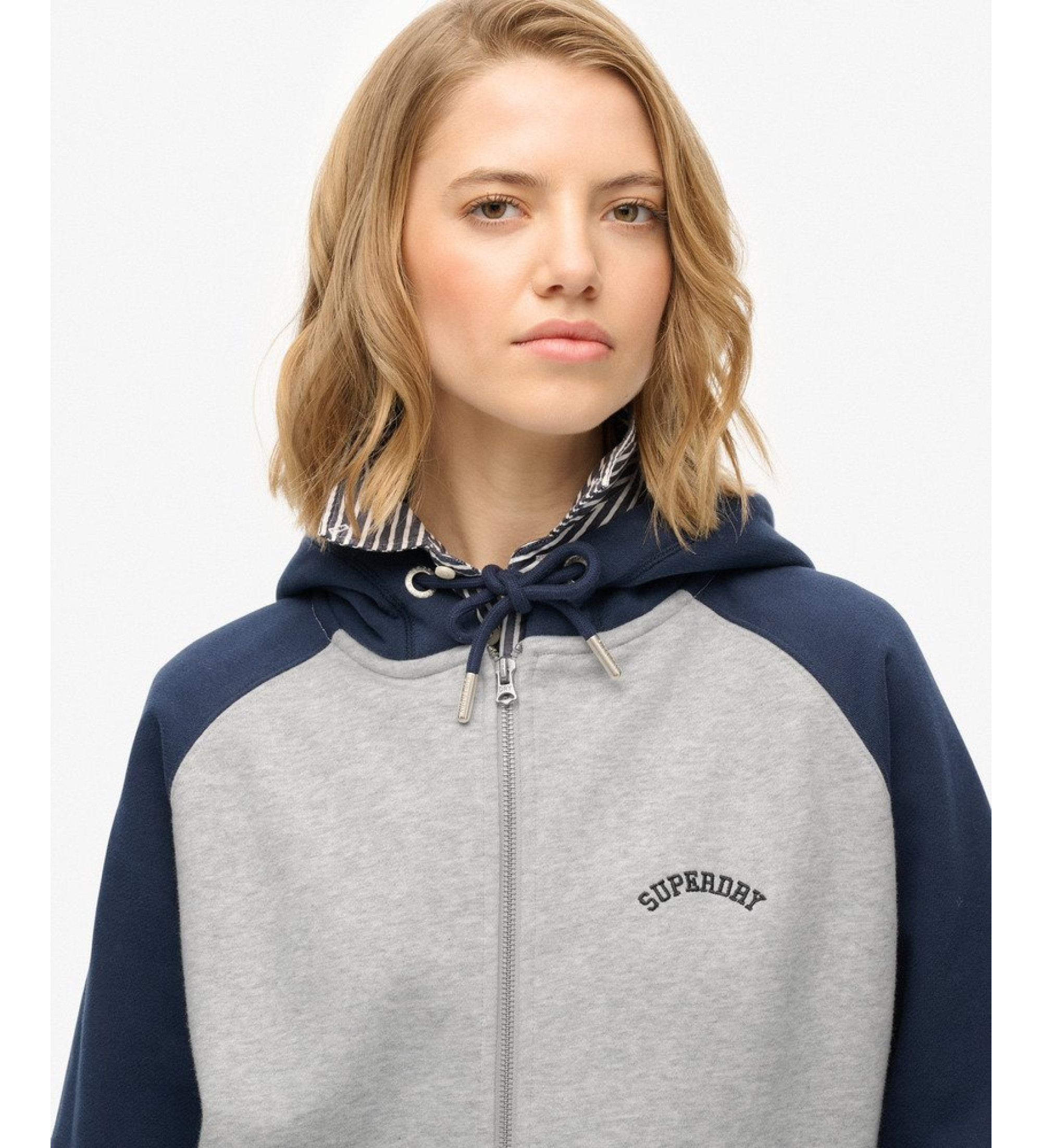 Superdry Felpa raglan blu scuro OSZ con logo essenziale Superdry Felpa raglan blu scuro OSZ con logo essenziale