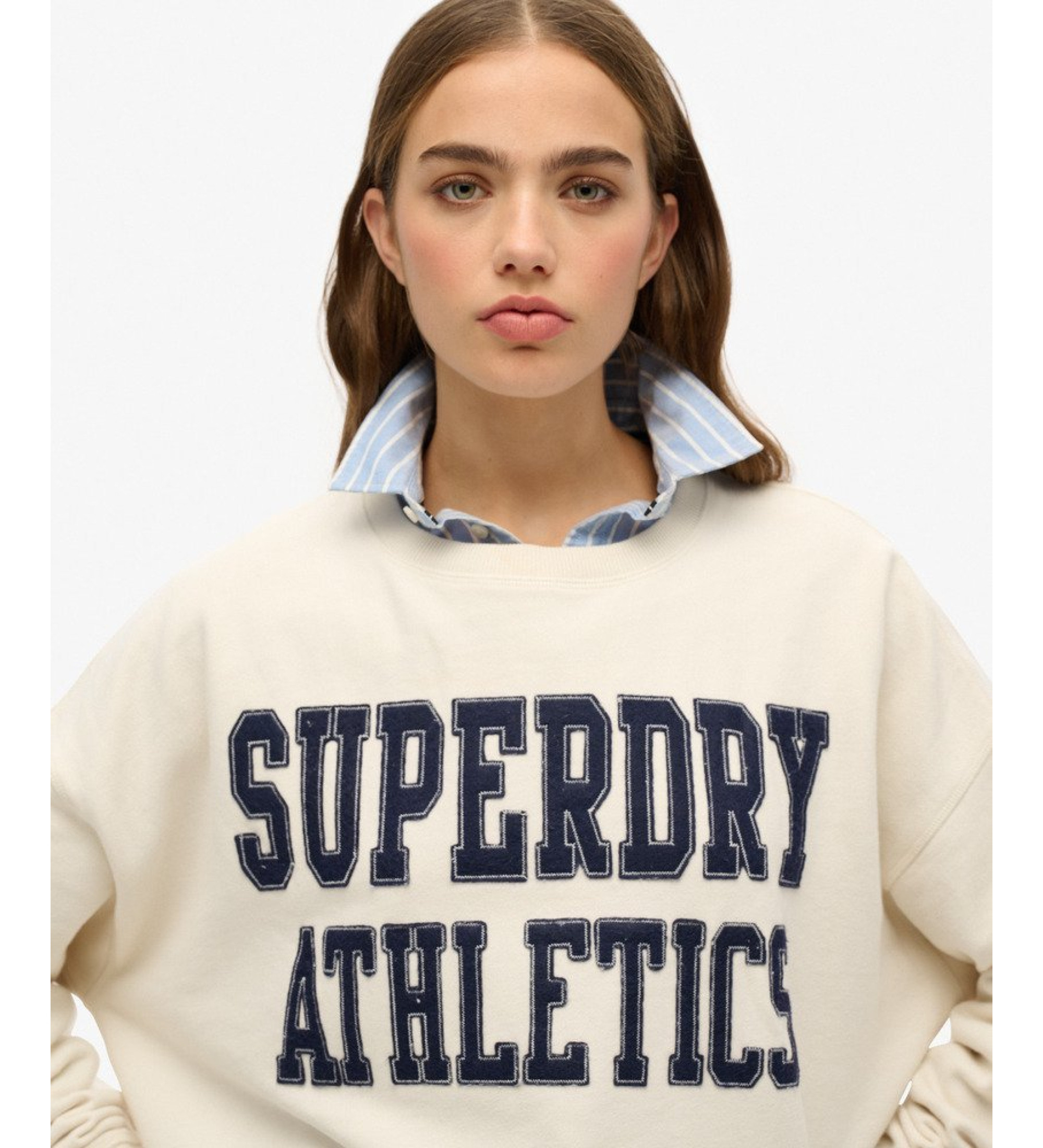Superdry Felpa beige con applicazioni rilassate Superdry Felpa beige con applicazioni rilassate
