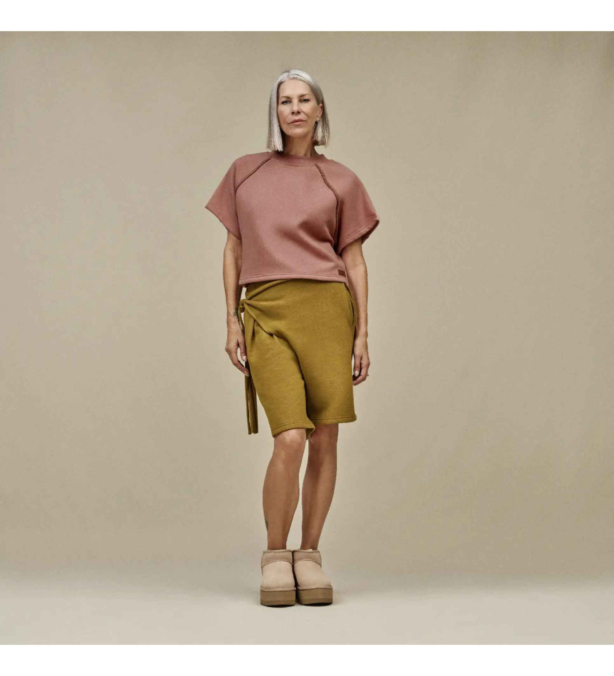 UGG Classic Ultra Mini Platform L�der Ankelst�vler beige