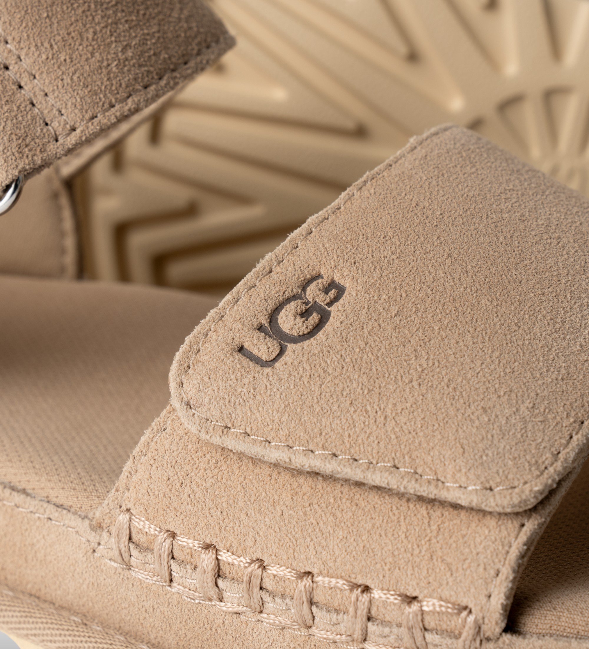 UGG Sand�lias de couro bege Goldenstar