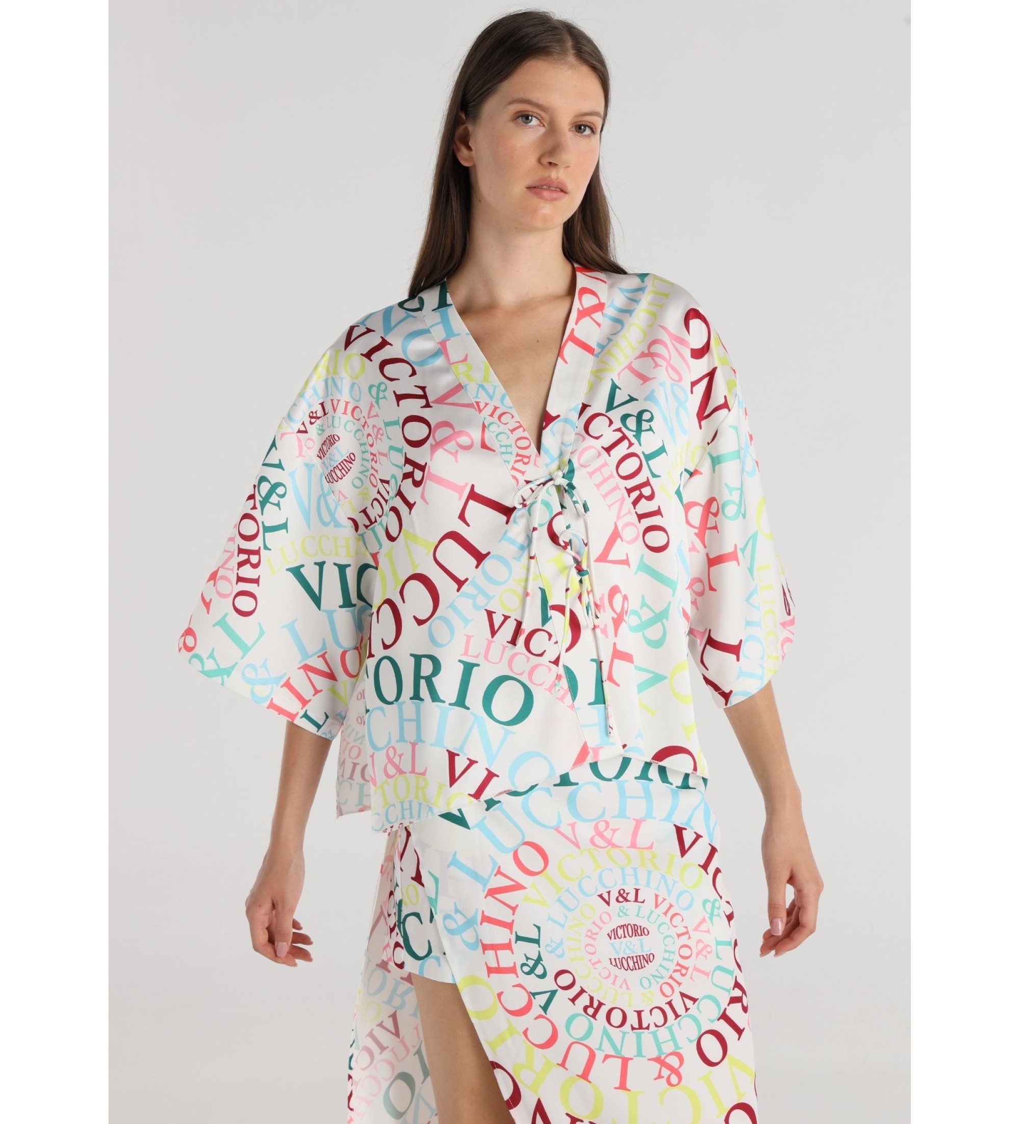 Victorio & Lucchino, V&L Blusa de meia manga estilo quimono com estampado multicolorido