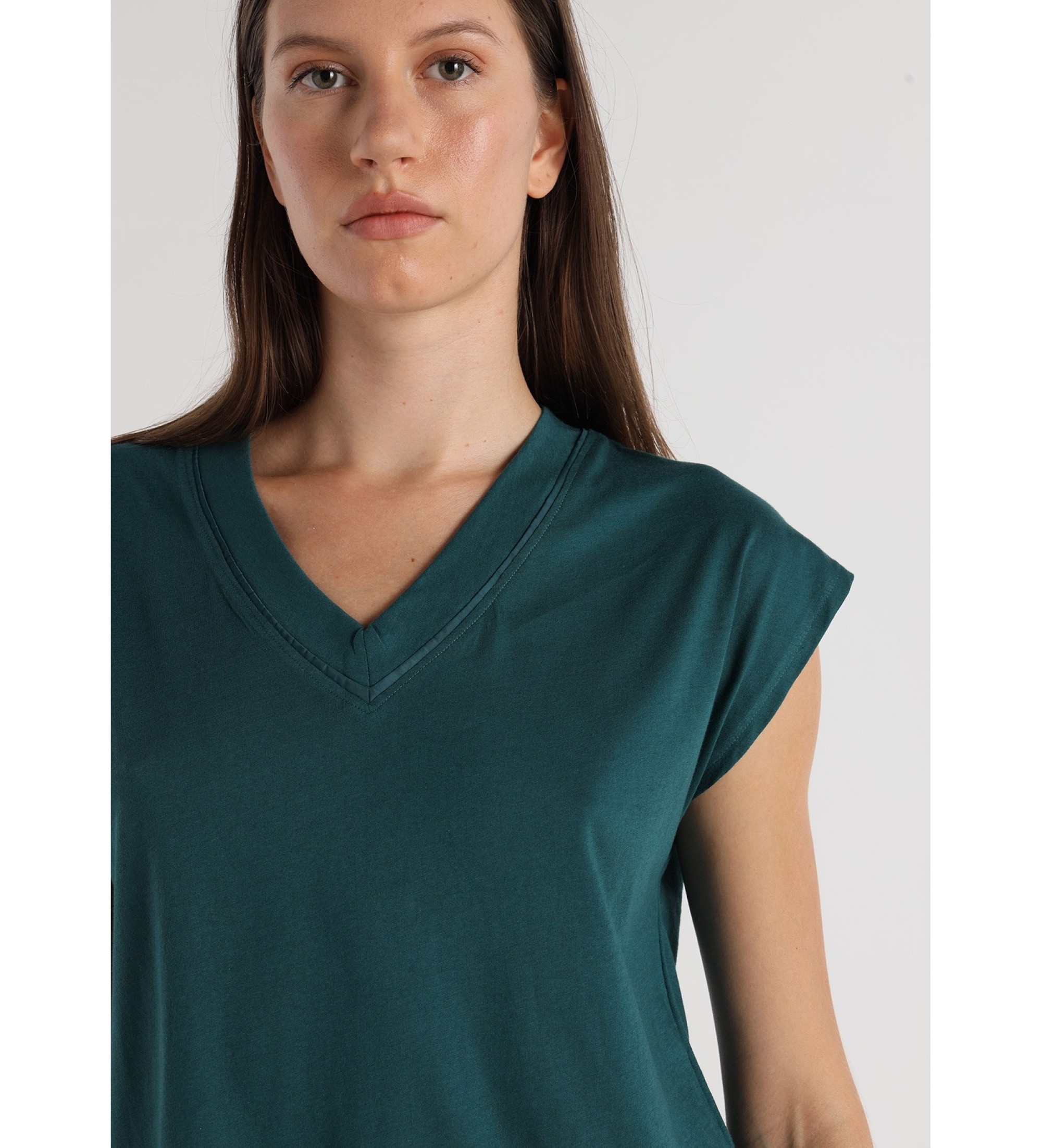 Victorio & Lucchino, V&L T-shirt a maniche corte con scollo a V e dettaglio verde