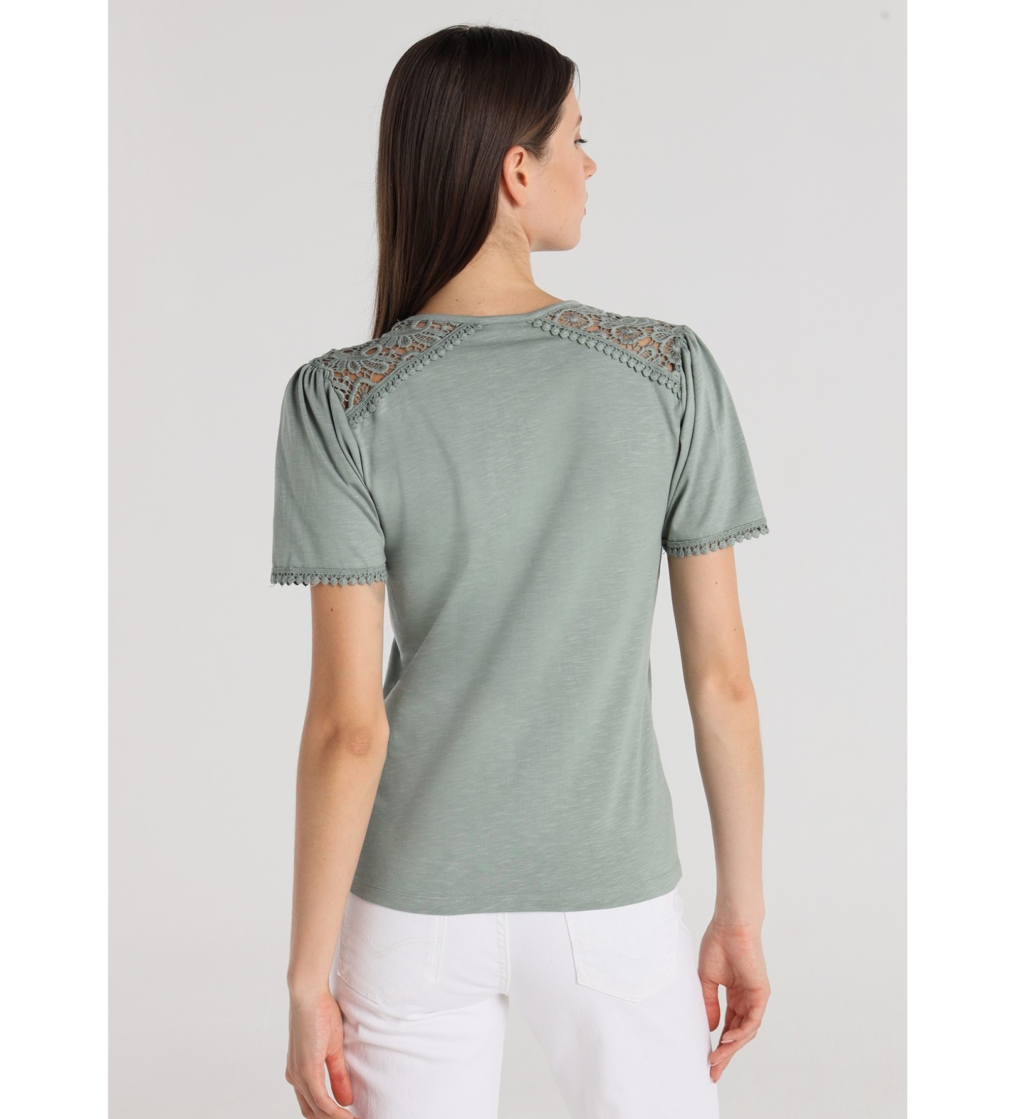 Victorio & Lucchino, V&L Kortärmad t-shirt med V-ringning och gröna detaljer