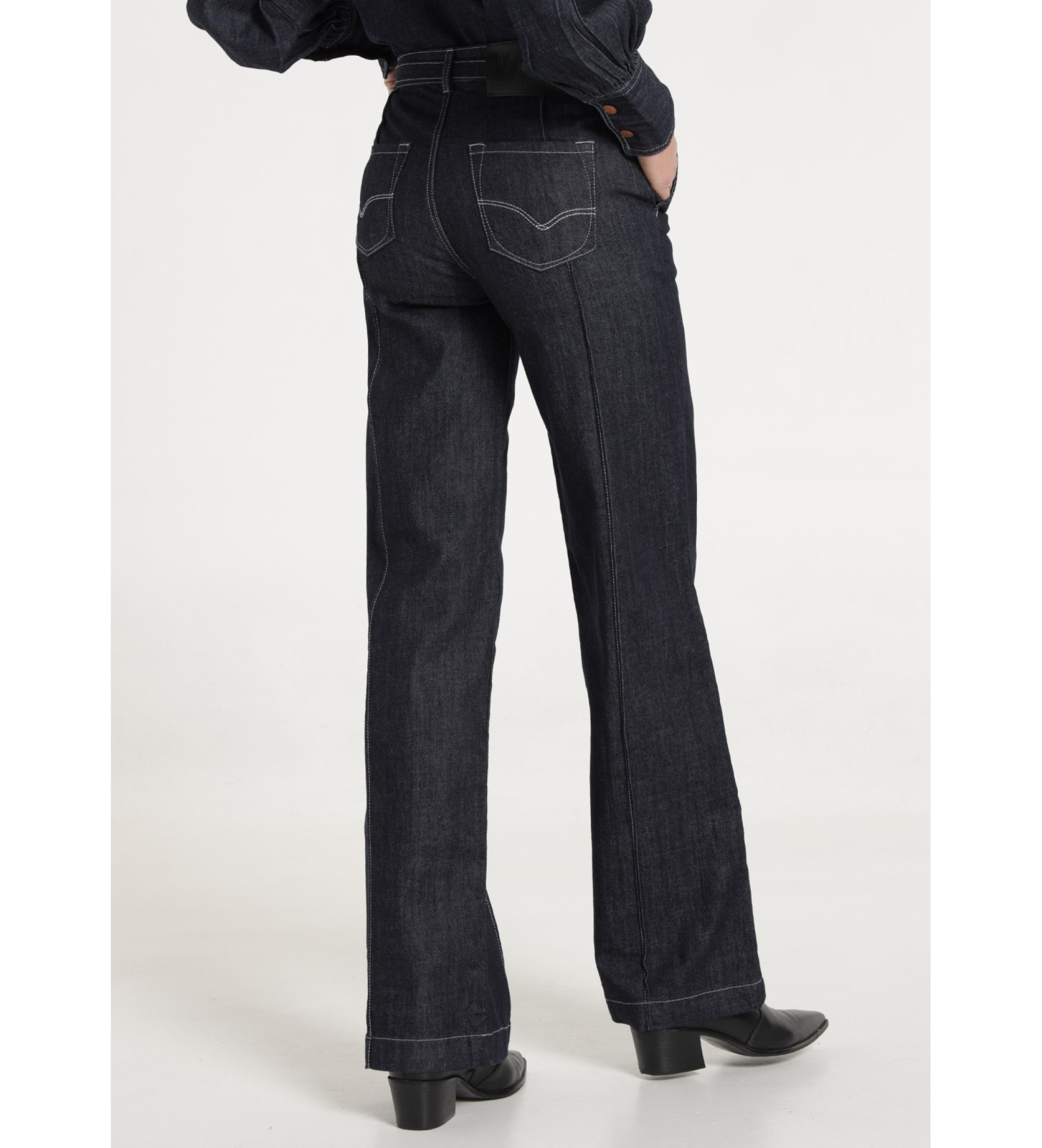 Victorio & Lucchino, V&L Jeans Straight jeans with navy chain detail
