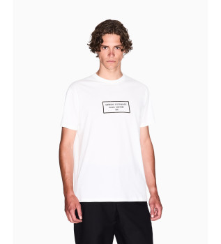 T-shirt branca com gola redonda