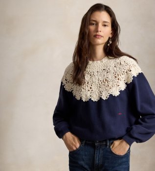 Pull en peluche avec empiècement au crochet bleu