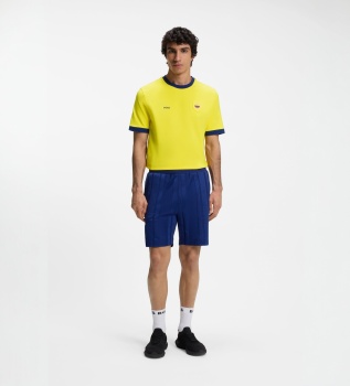 Maillot avec drapeau jaune