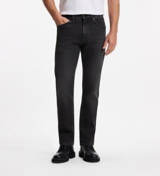 Schwarze eng geschnittene Jeans