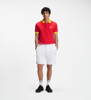 Polo Paddy com detalhes de bandeira vermelho