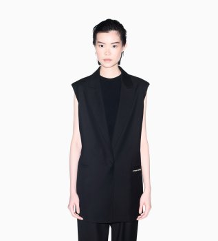 Notch lapel vest with one black button