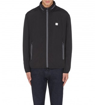 Czarna nylonowa wiatrówka