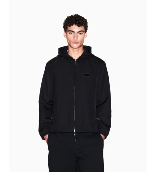 Casaco preto com capuz