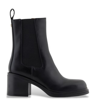 Chelsea ankle boots black