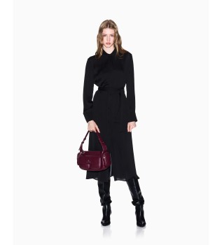 Svart klnning med dolda knappar