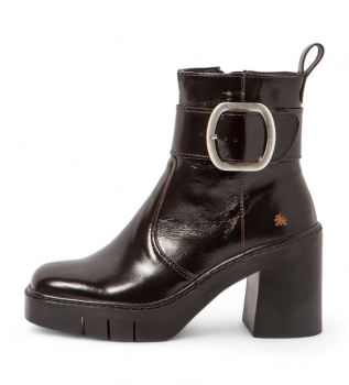 Brown leather ankle boots 1979