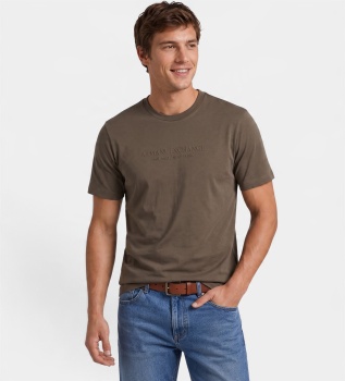 Camiseta com logotipo em relevo castanho