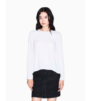 Move white blouse