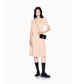 Robe beige Silhouette