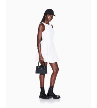 Klassisches weißes Kleid