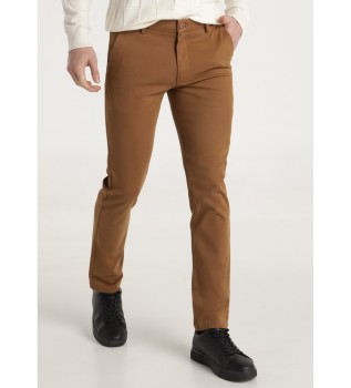 Pantalon slim en serg teint marron