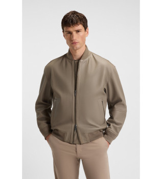 Usnjena jakna v rjavem slogu