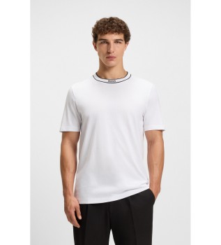 T-shirt with white striped collar