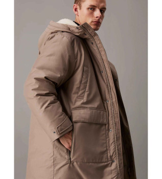 Parka med beige nylon og bomuldsvattering