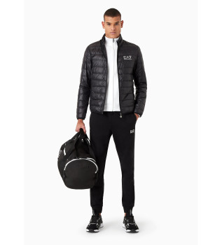 Črni plašč iz perja