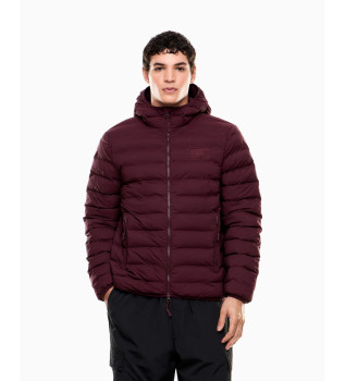 Pikowana kurtka z technicznego materiału z bordowym kapturem