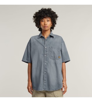 Luźna niebieska koszula