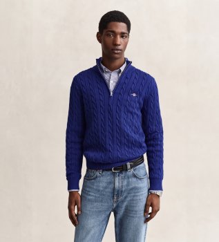 Gebreide trui met kabelsteek in blauw