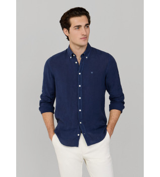 Camisa de linho tingida em azul-marinho de corte � medida
