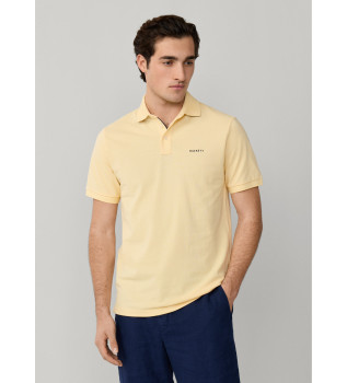Polo com corte de praia em amarelo cl�ssico
