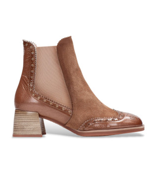 Bruine enkellaars van amandelleer