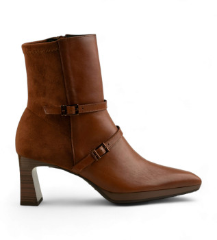 Botins em pele de napa castanha