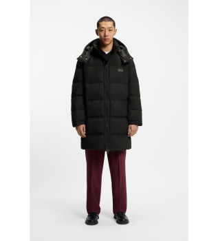 Magnuso schwarzer Mantel