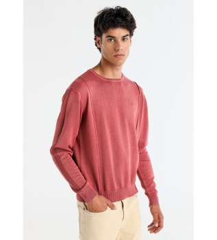 Strikket trje med rde ribkanter